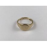 A 9ct gold signet ring, having an engraved monogram, 5.3g