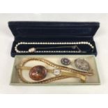 Vintage costume jewellery, including a Grand Tour micromosaic brooch, a white-metal filigree brooch,