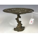 A 19th Century cast brass table centrepiece, 16 cm