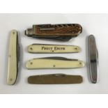 Five clasp knives together with a hoof pick / knife