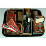 Vintage gentlemen's grooming tools / shaving blades, including cutthroat razors, safety razors and