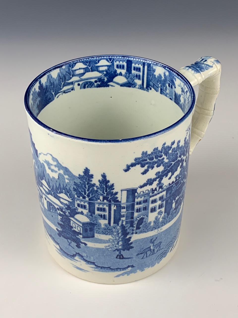 An early 19th century blue and white transfer-printed pearlware tankard, depicting an oriental - Image 4 of 4