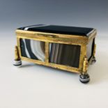 A 19th century agate and gilt-metal trinket box, 8 x 5 x 4 cm