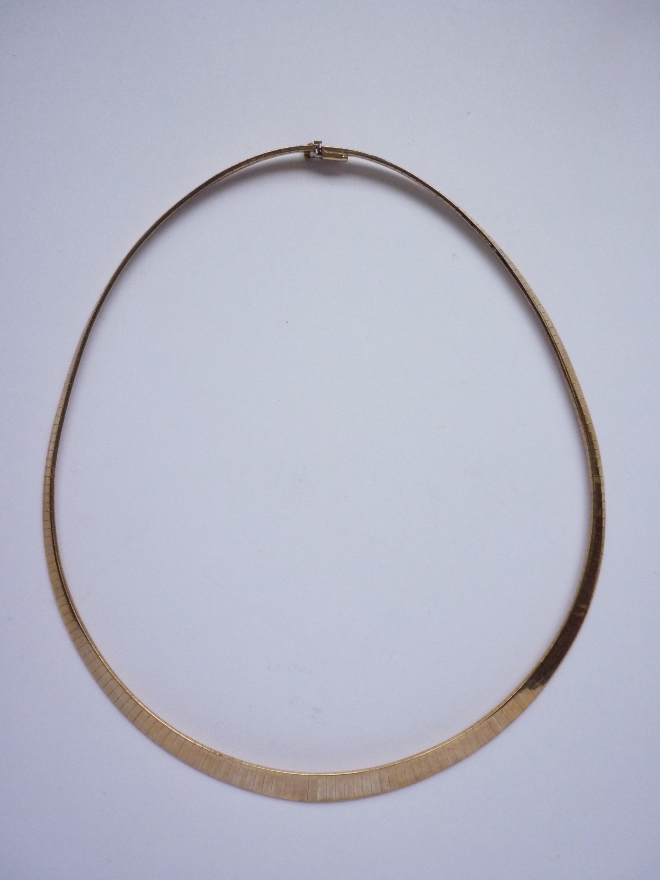 A modern 9ct gold collar necklace, 26.6g