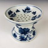 A Kangxi Chinese blue and white export porcelain pounce pot, 6.5 cm
