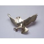 An Ola Gorie silver brooch in the form of a swooping owl, Edinburgh, 1976, 5.4g