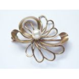A vintage pearl and high-carat yellow-metal wire and ribbon flower head brooch, stamped '585', 4.9g