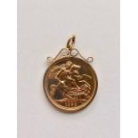 A 1982 gold sovereign in a 9ct gold pendant mount, 8.9g
