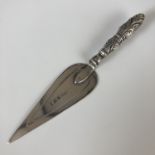 An Edwardian silver novelty bookmark in the form of a trowel, Chrisford & Norris, Birmingham,