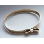 An Italian 9ct gold bangle with bow clasp, 7.5g