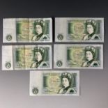 Five Elizabeth II David Somerset one pound banknotes, with consecutive serial numbers, DW30 942661 -