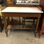 A Victorian mahogany marble topped wash stand, 91 x 45 x 82 cm