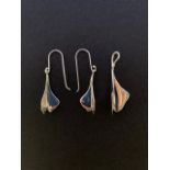 A contemporary white metal (tests as silver) pendant necklace and earring set, of organic form, 10.