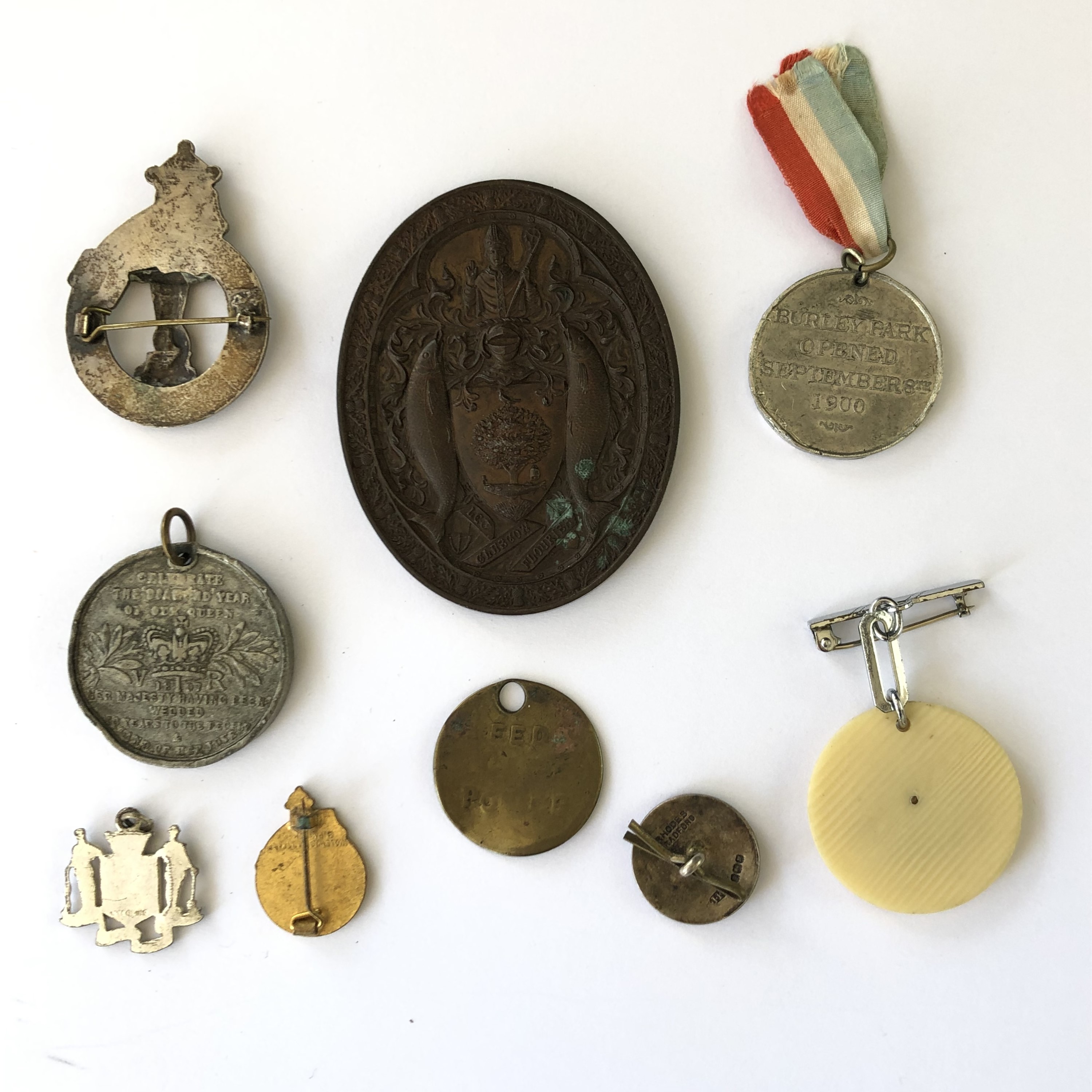 Sundry medallions, badges and brooches including a Victorian City of Glasgow / Glasgow University - Image 2 of 2