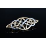 A 9ct gold Celtic knot brooch, 2.8g