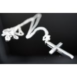 A 9ct white gold cruciform pendant on chain, 2.3g