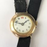 An early 20th Century lady's 9ct gold wristlet watch, (running)