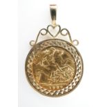 A 1982 gold half sovereign, in a 9ct gold pendant mount, 6.5g