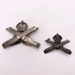 A Machine Gun Corps silver cap and collar badge, Bent & Parker, Birmingham 1918 and Goldsmiths &