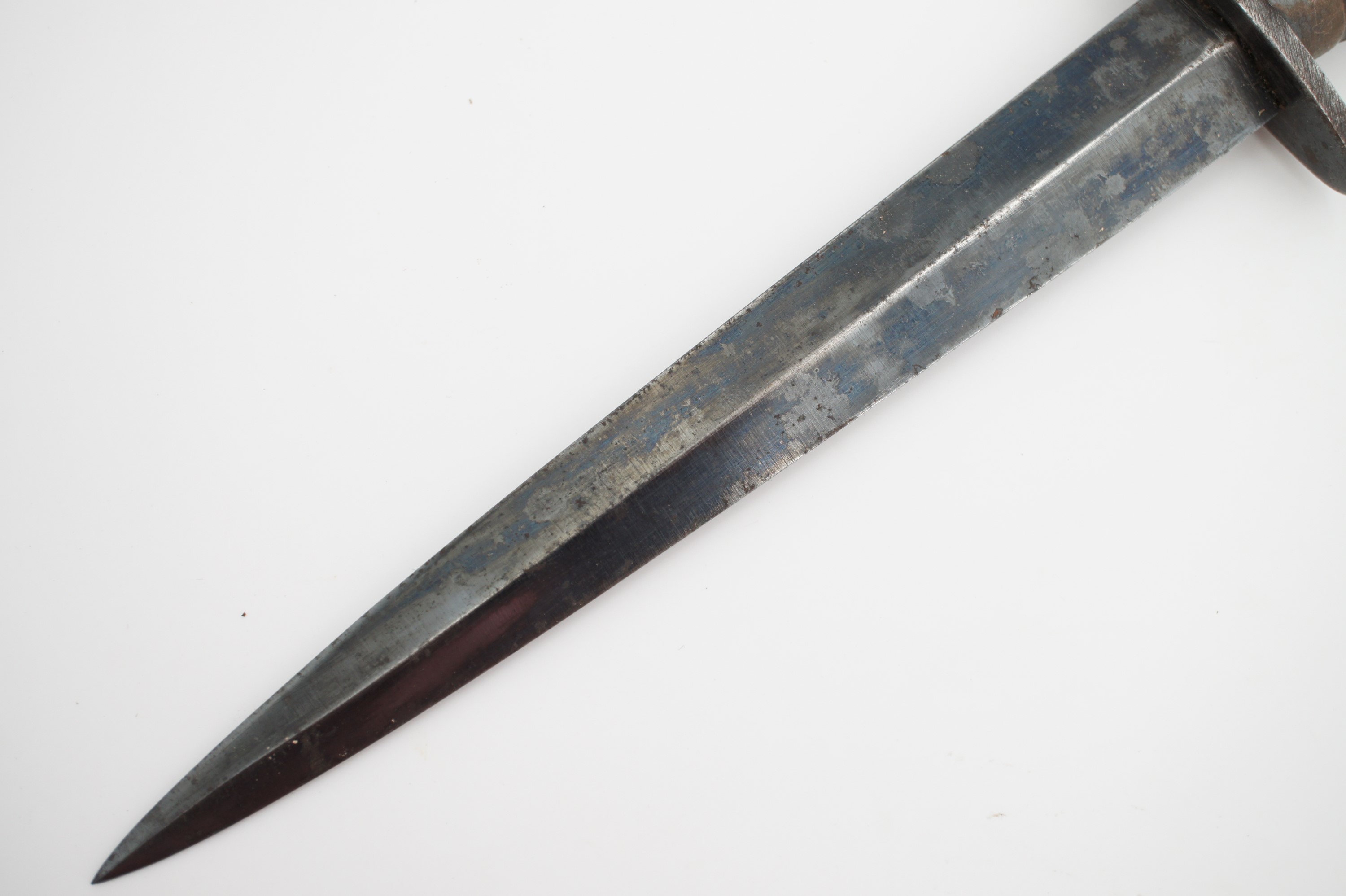 A Fairbairn Sykes / FS third pattern fighting knife, the grip bearing mould mark 3 - Image 2 of 3