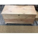 A pine bedding chest, 103 x 48 x 55 cm