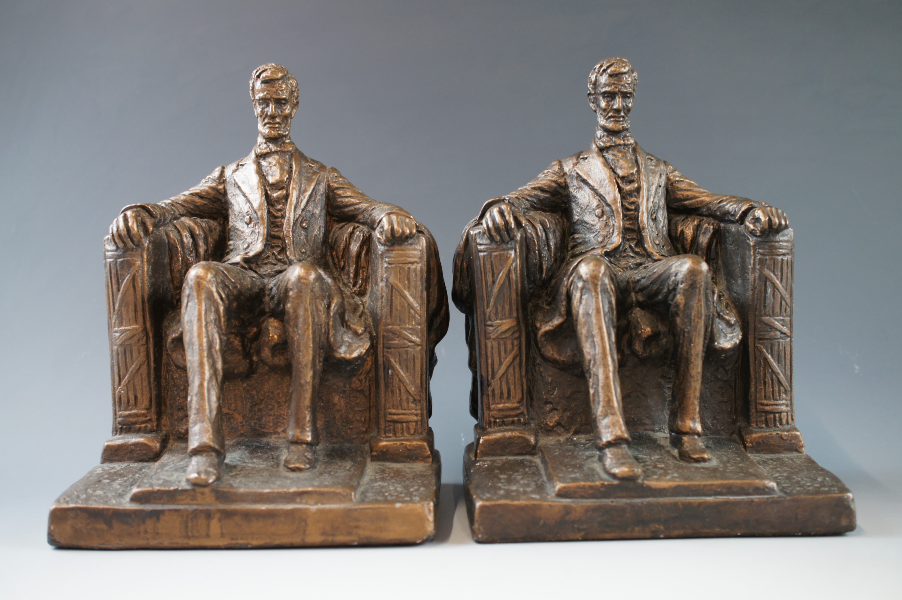 A pair of Lincoln Monument commemorative bookends - Image 2 of 2