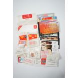 A large quantity of GB QEII stamp booklets