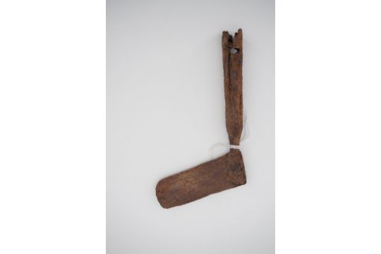 A relic antique blacksmith-made golf club / putter, 18th / 19th Century, 8 cm x 14 cm