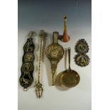 Brassware including a reproduction hunting horn and horse brasses etc