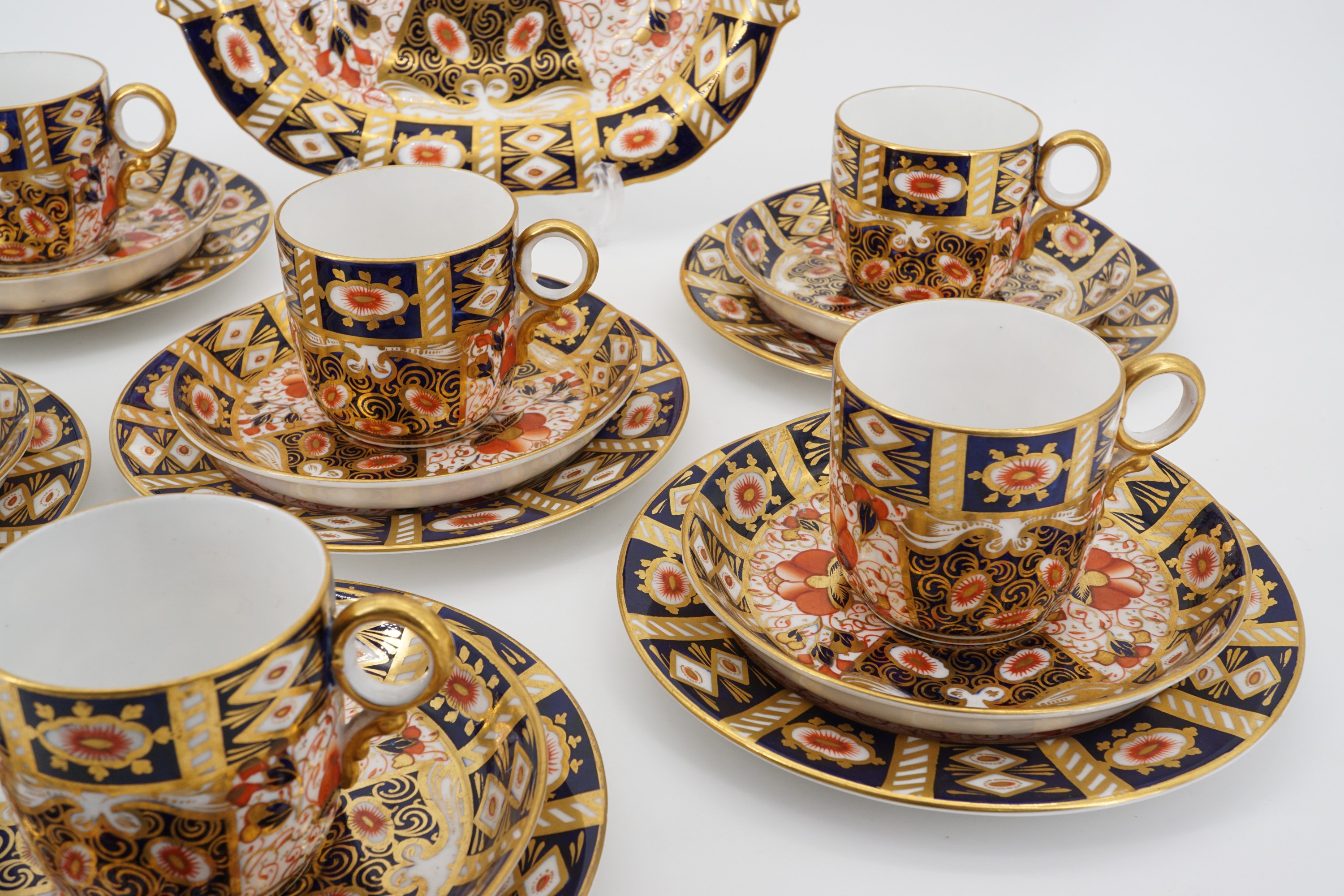 A Victorian Davenport Longport tea set comprising six cups with saucers, side plates and cake plate - Image 3 of 4