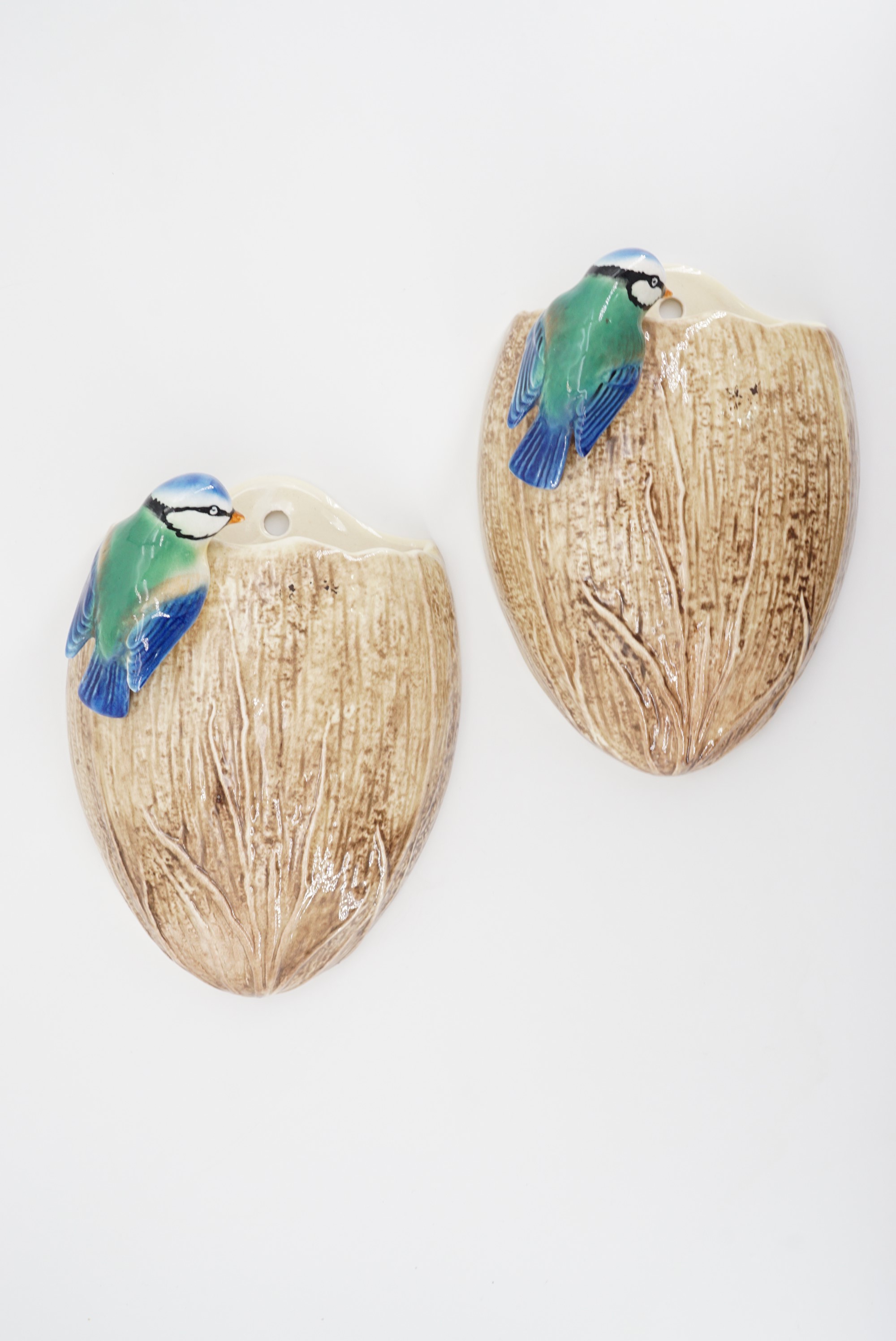A pair of Sylvac wall pockets modelled as a blue tit perched on a coconut, pattern No 687, 20 cm - Image 2 of 3
