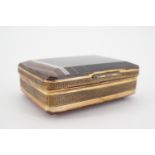 A 19th Century agate and brass snuff box, 5.5 x 4.5 x 2 cm