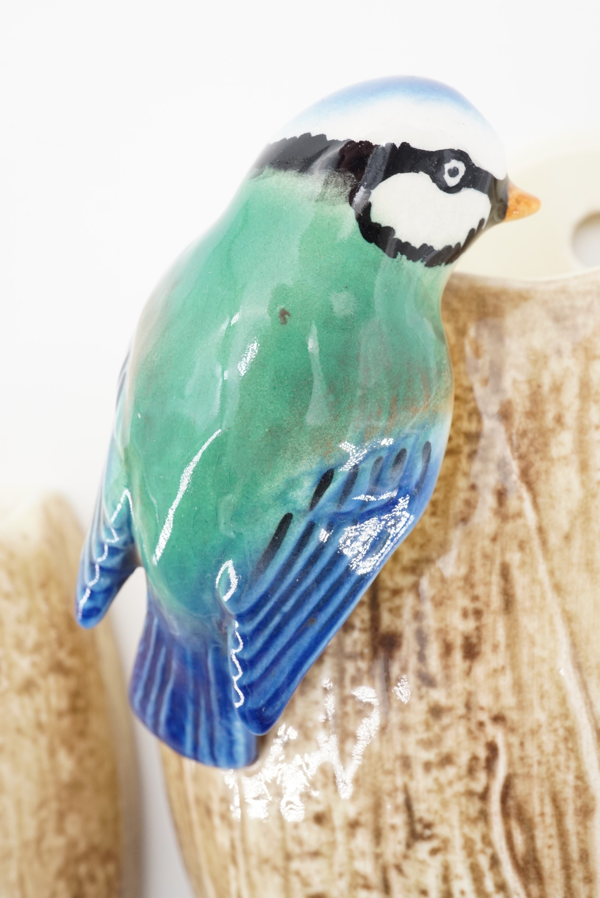 A pair of Sylvac wall pockets modelled as a blue tit perched on a coconut, pattern No 687, 20 cm - Image 3 of 3