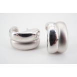 A contemporary pair of high carat white metal earrings, of contemporary design, in a brushed and