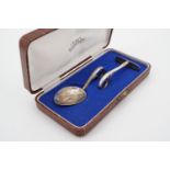 A George VI infant's cased silver feeding set, comprising spoon and pusher, E J Houlston,