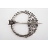 An Alexander Ritchie Iona Scottish white metal penannular brooch, tested as silver, 4 cm, 11.4g