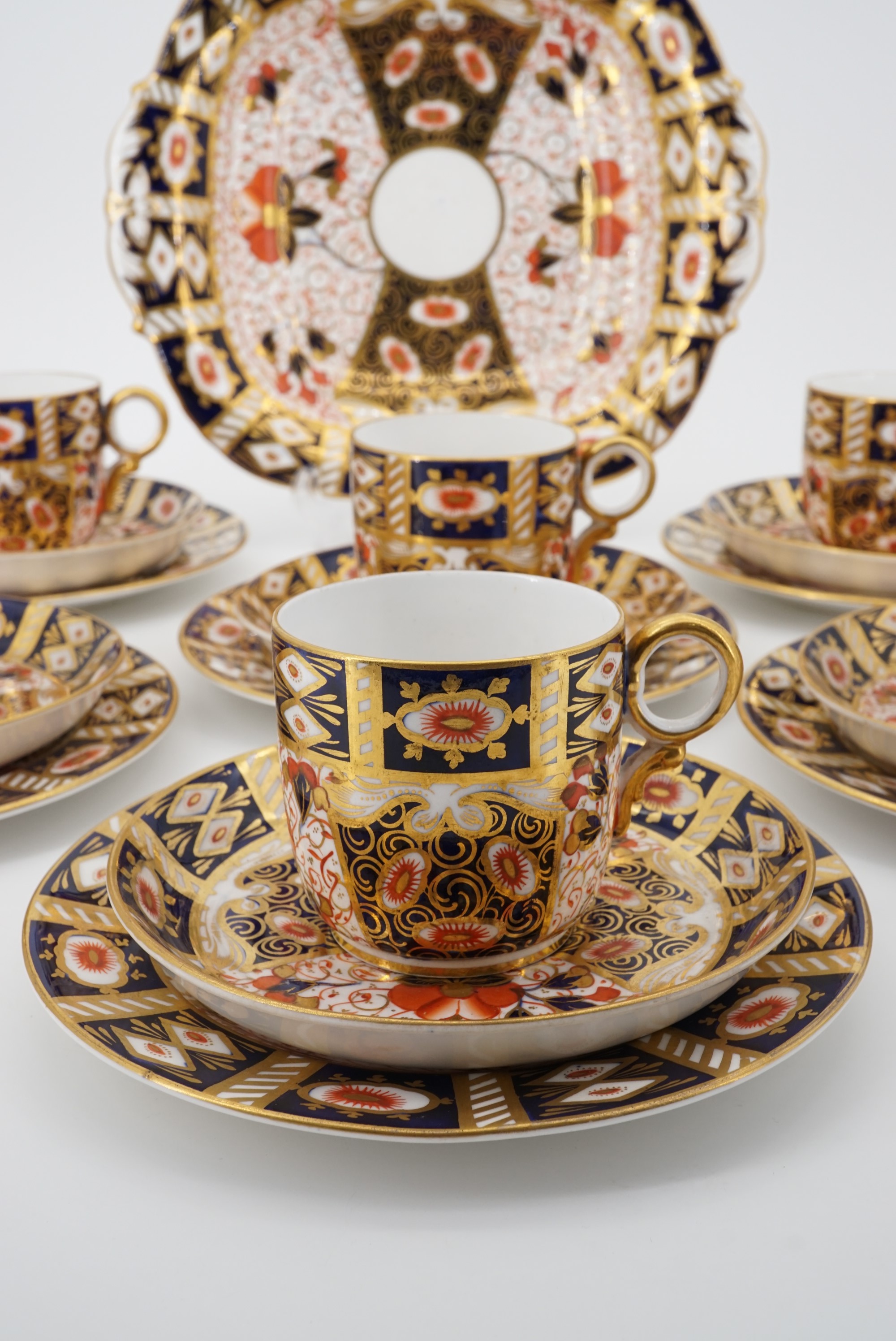A Victorian Davenport Longport tea set comprising six cups with saucers, side plates and cake plate - Image 2 of 4