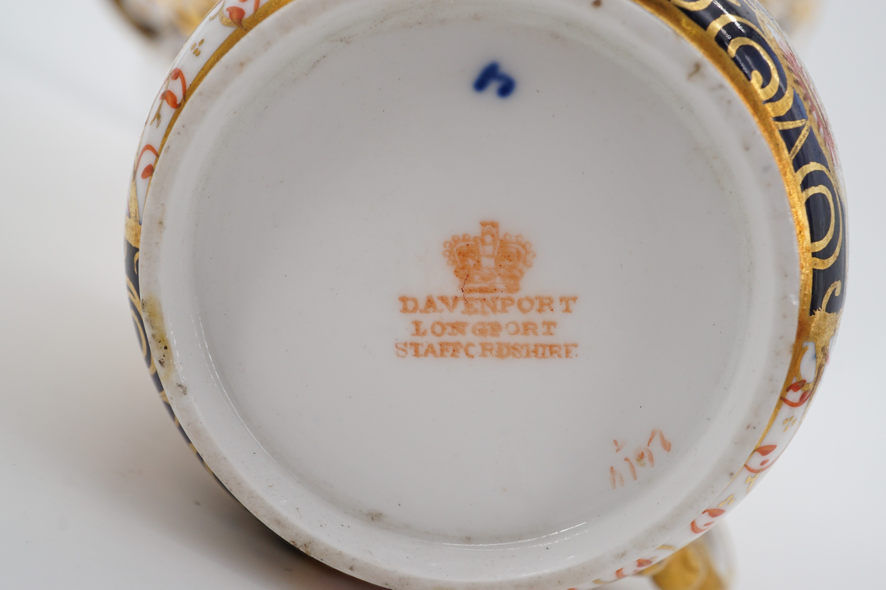 A Victorian Davenport Longport tea set comprising six cups with saucers, side plates and cake plate - Image 4 of 4