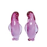 Pingüinos. Pareja de figuras en cristal de Murano de tonalidad lila, segunda mitad del s.XX. 19 x