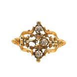 Broche isabelino en oro con diamantes talla rosa 3/3, tercer cuarto del s.XIX. 5 cm. Peso diamantes: