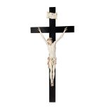 Escuela francesa, s.XIX. Cristo crucificado. Escultura en marfil tallado sobre cruz en madera de