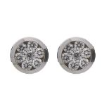 Pendientes diseño circular en oro blanco con rosetón central de diamantes talla brillante. Peso