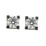 Pendientes en oro blanco con diamante talla brillante engastado en garras. Peso diamantes: 0,45