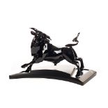 The Black Bull. Figura en cristal de Swarovski tallado y facetado sobre peana en resina con