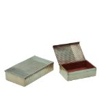 Lote de dos cajas tabaqueras en plata española punzonada con decoración estriada e interior en