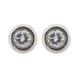 Pendientes en oro blanco con diamante talla brillante engastado en chatón. Peso diamantes: 0,50