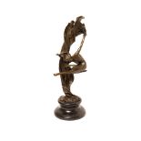 Escuela europea, fles. del s.XX. Gimnasta. Escultura en bronce patinado sobre peana en mármol. 53