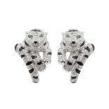 Pendientes diseño tigre en oro blanco con pavé de diamantes talla brillante, granates verdes talla