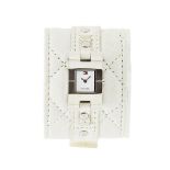 Reloj Tommy Hilfiger de pulsera para señora. En acero y correa de piel tipo brazalete. Esfera blanca