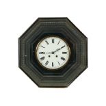 Reloj de pared isabelino octogonal en madera ebonizada, tercer cuarto del s.XIX. Esfera con